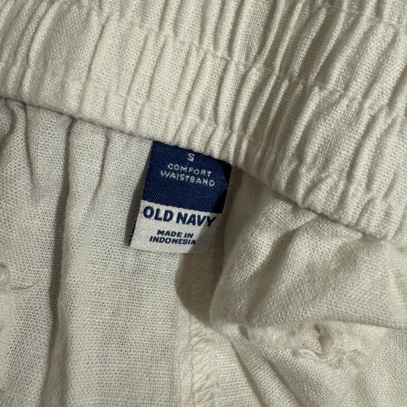 Old Navy Women's High Waist white Shorts - Picture 3 of 3
